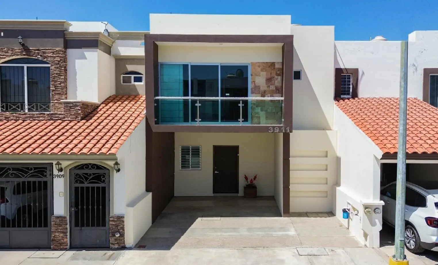HOUSE FOR SALE IN REAL DEL VALLE