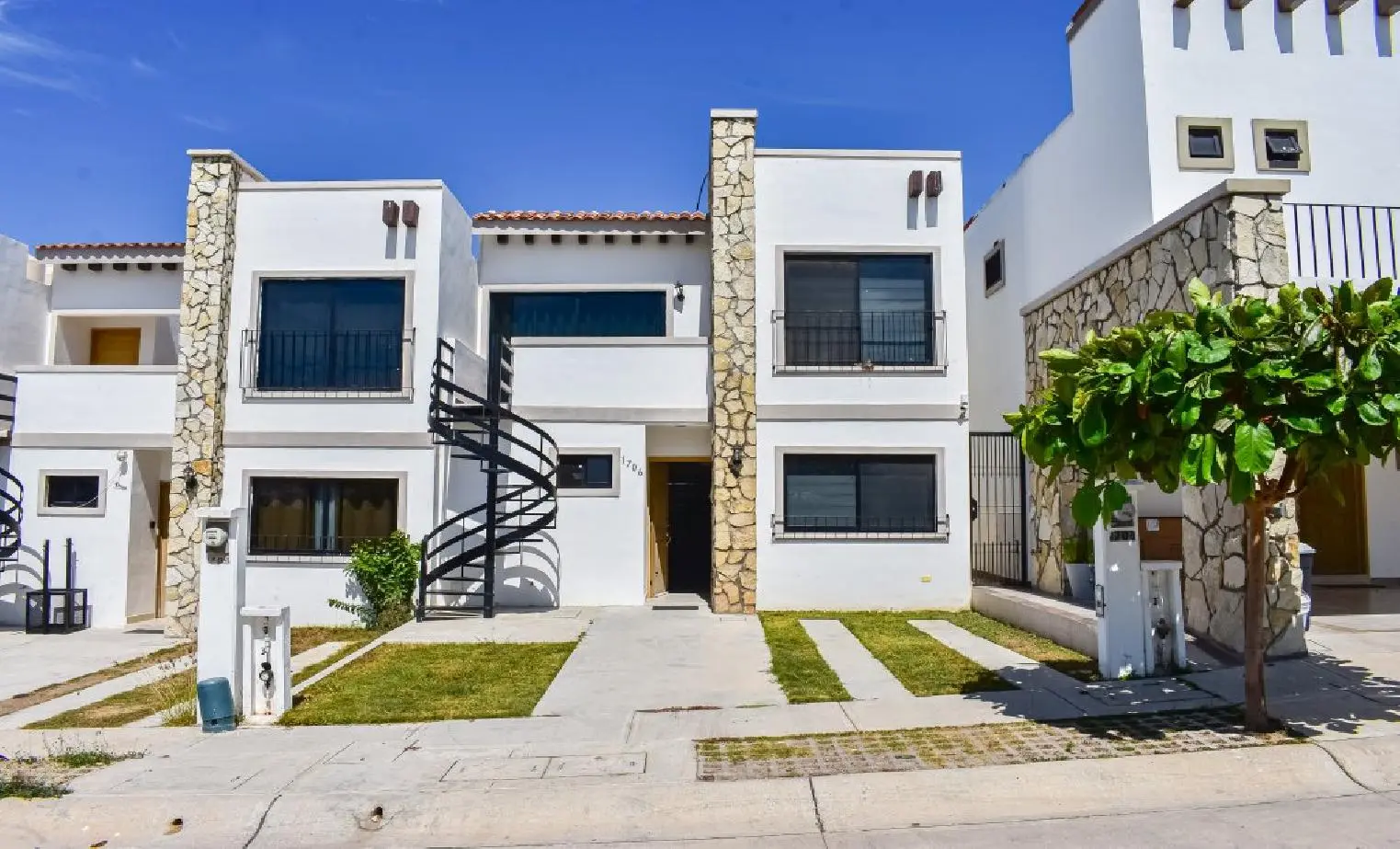 HOUSE FOR SALE IN AZUL MARINO