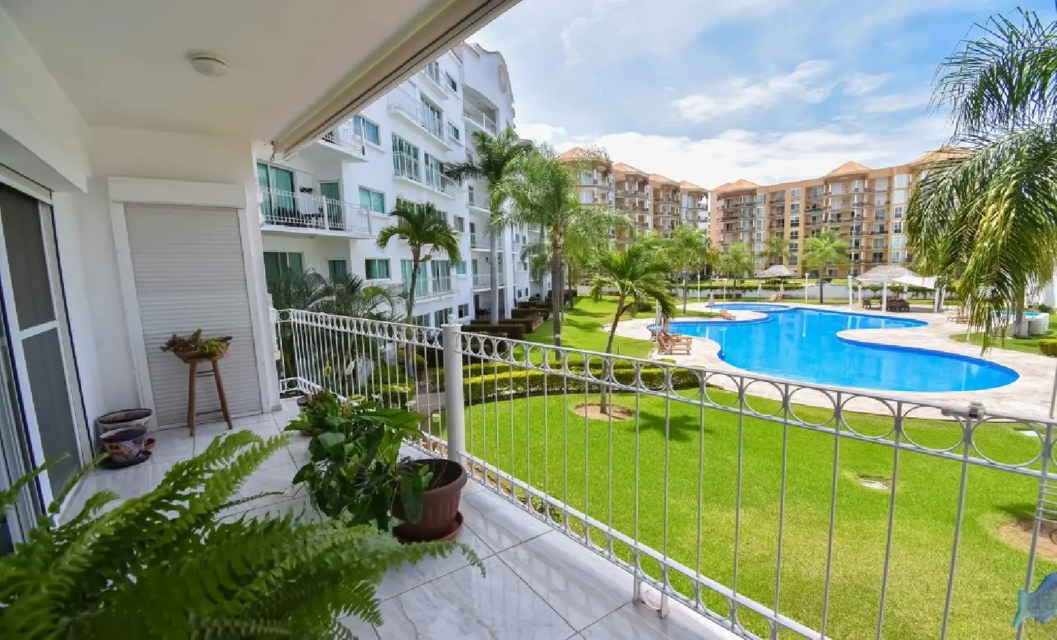 2 BR/2 BA Condo in the heart of the Marina